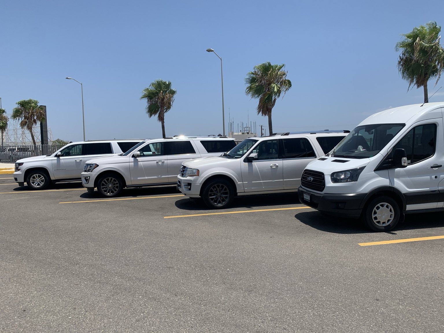 CGS SUVs and van at SJD illustrating vehicle planning for passengers and luggage